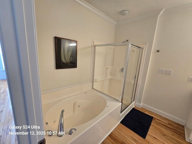 Building Photo - Luxurious Furnished Downtown Condo - 6-18 Month Lease Available!