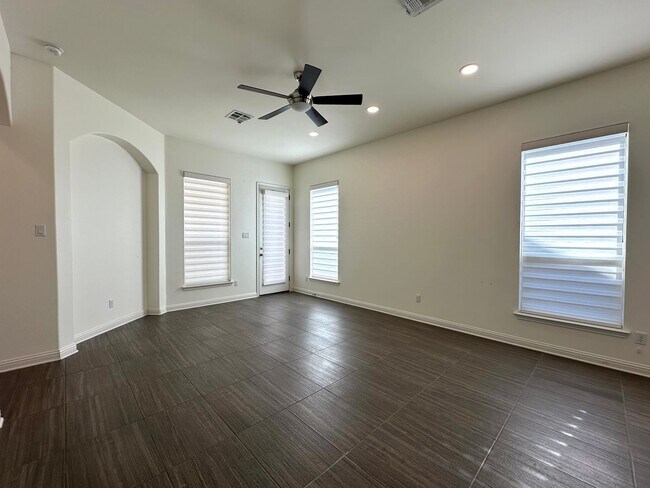 Building Photo - Single Story, 3 Bedroom, 2 Bathroom Home f...