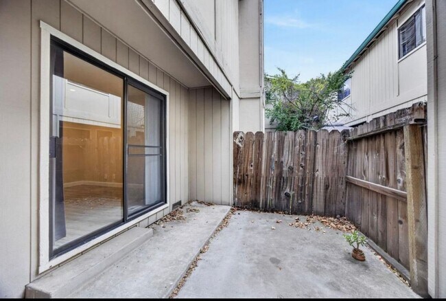Building Photo - 4549 Melody Dr
