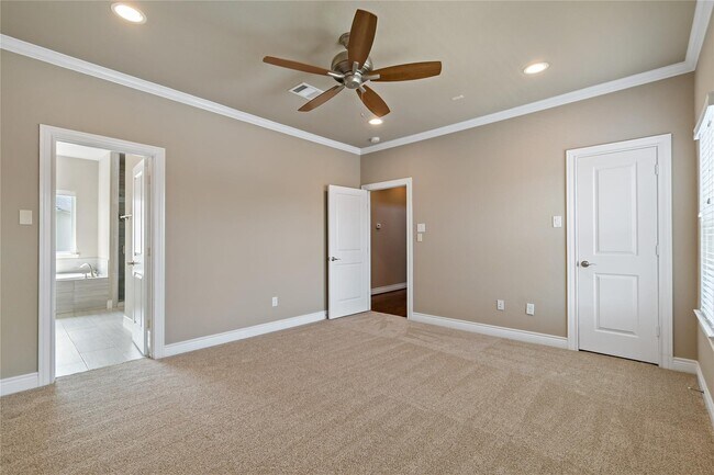 Building Photo - 4312 Dickson St