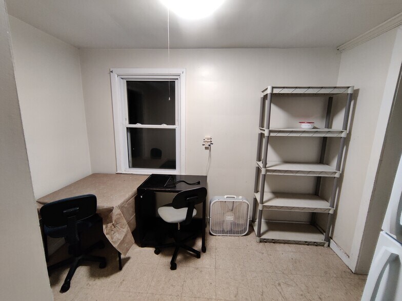 Dinning area - 1 Bassett Pl