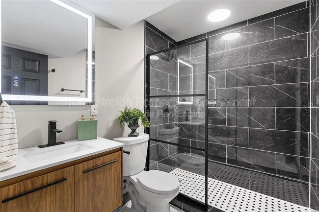 Building Photo - 1001 Lami St