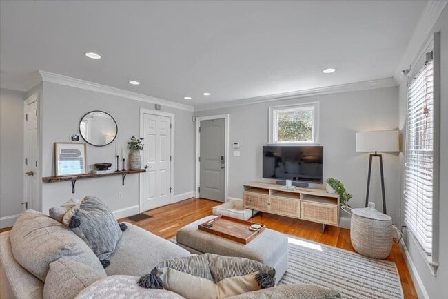 Building Photo - 18 Claymont Terrace