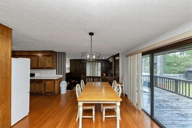 Building Photo - 3215 Redona Dr