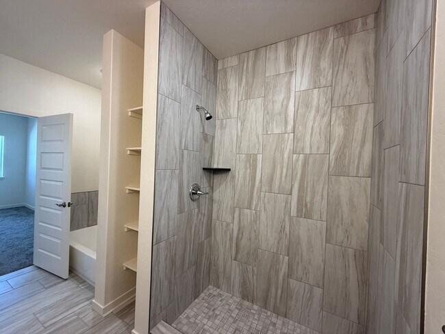 Building Photo - 2138 Brookfield Dr