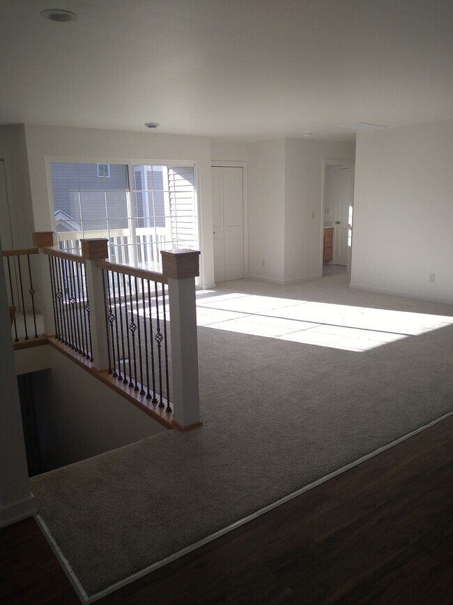 Building Photo - 2749 Hidden Dr