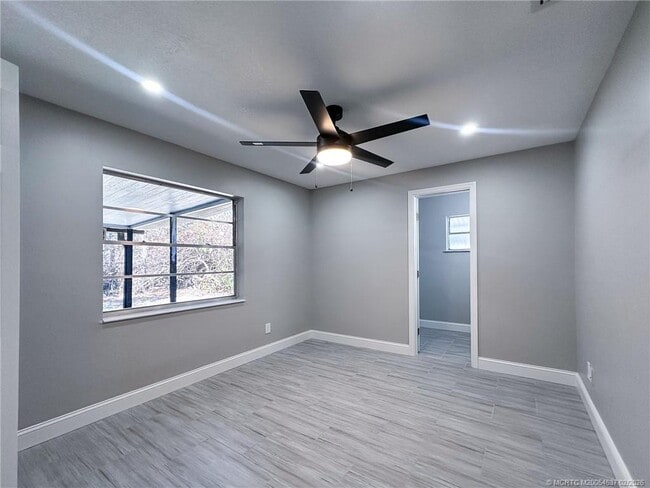 Building Photo - 315 SE Norfolk Blvd