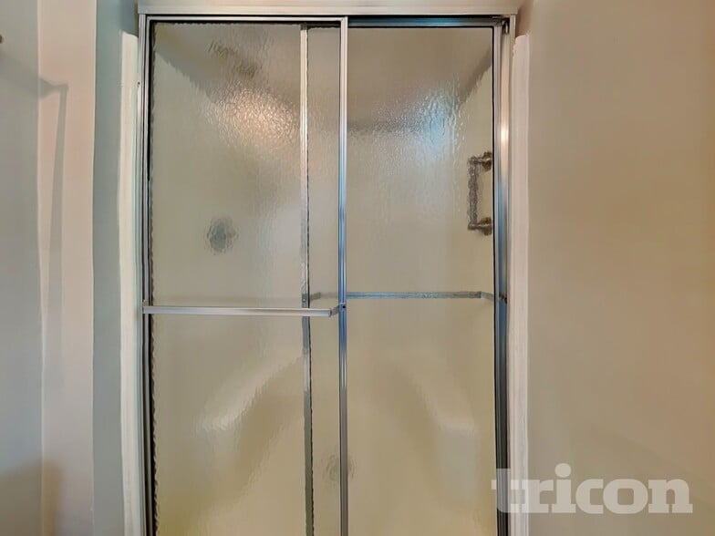 Building Photo - 9708 Kent Village Dr