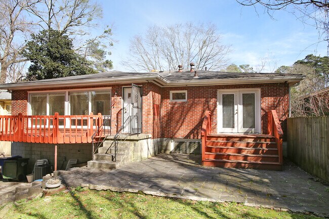 Building Photo - Price Improvement!!!! CLOSE TO SPELMAN, CL...