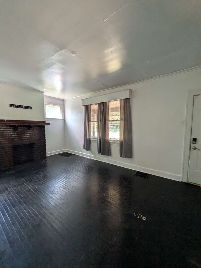 Building Photo - Section 8 approved 3 bed 1 bath home in McKeesport!