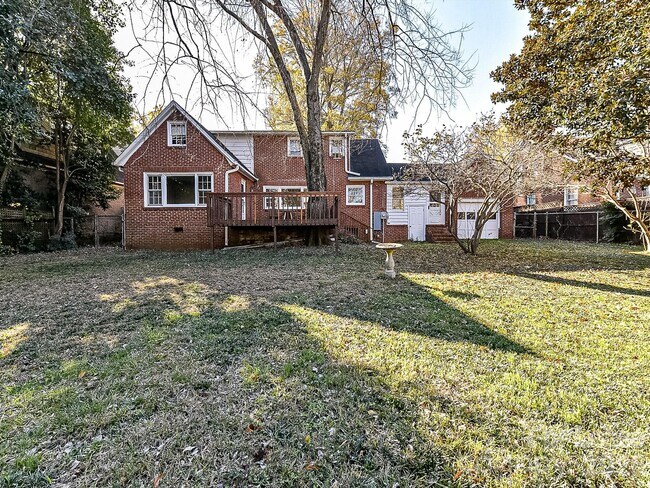 Building Photo - 711 Mt Vernon Ave