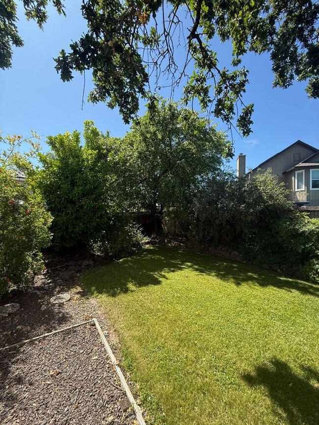 Building Photo - Beautiful 3-Bedroom, 2.5-Bath Home in Wind...