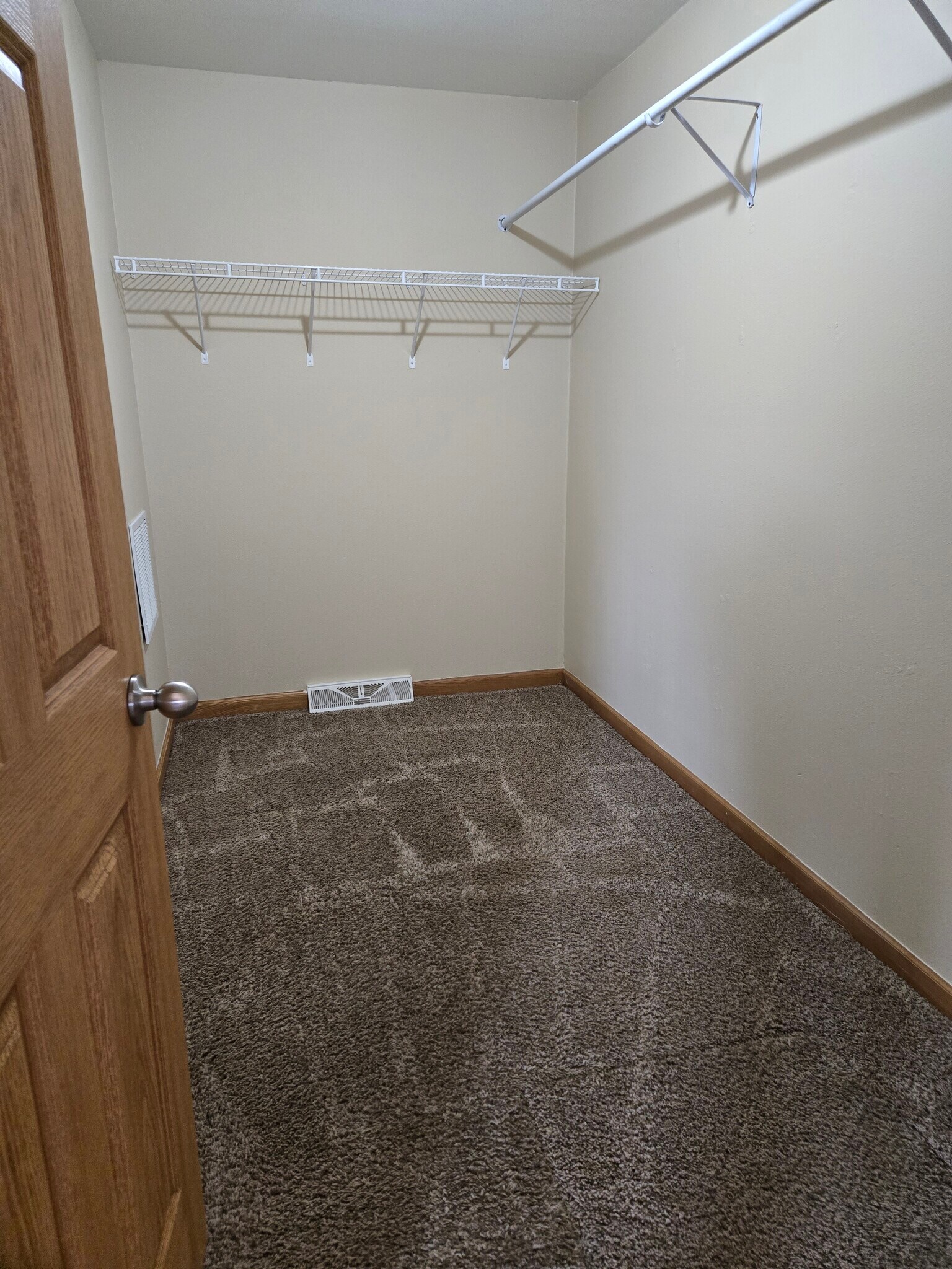 Building Photo - 583 S Carriage Dr