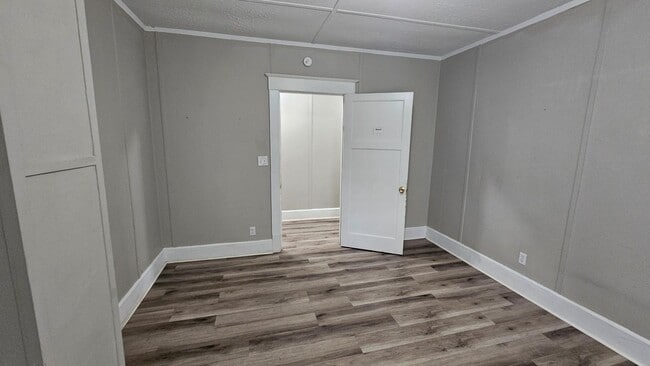 Building Photo - 5614 6th Ave