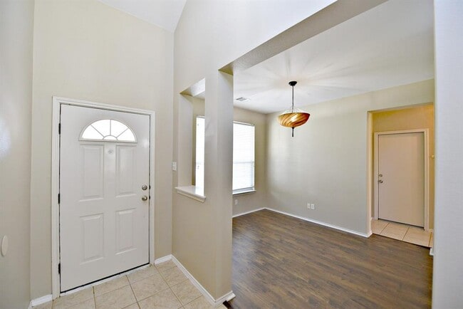 Building Photo - 14412 Ballycastle Trail