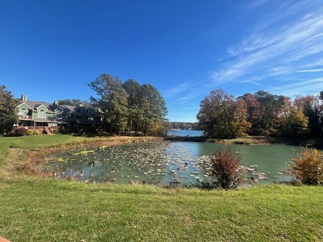 Building Photo - Gorgeous home with boat slip and water views