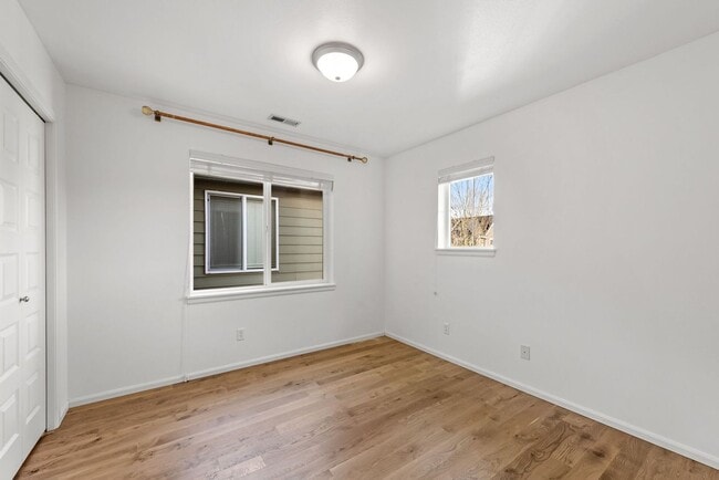 Building Photo - Welcome to this stunning 4-bedroom, 2.5-bath home in desirable Mill Creek, WA.