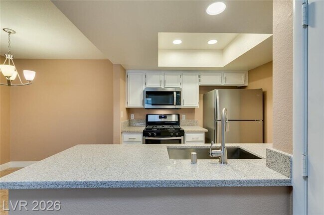 Building Photo - Beautiful Condo in a sought-after Gated Summerlin Community!