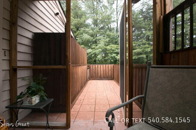 Building Photo - 307 Windward Dr SW