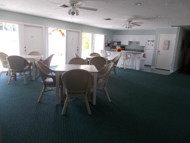 Building Photo - 4261 Island Cir