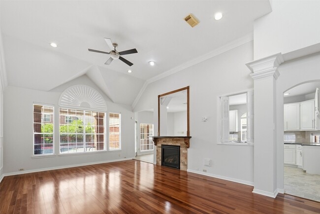 Building Photo - 4003 Bountiful Crest Ln