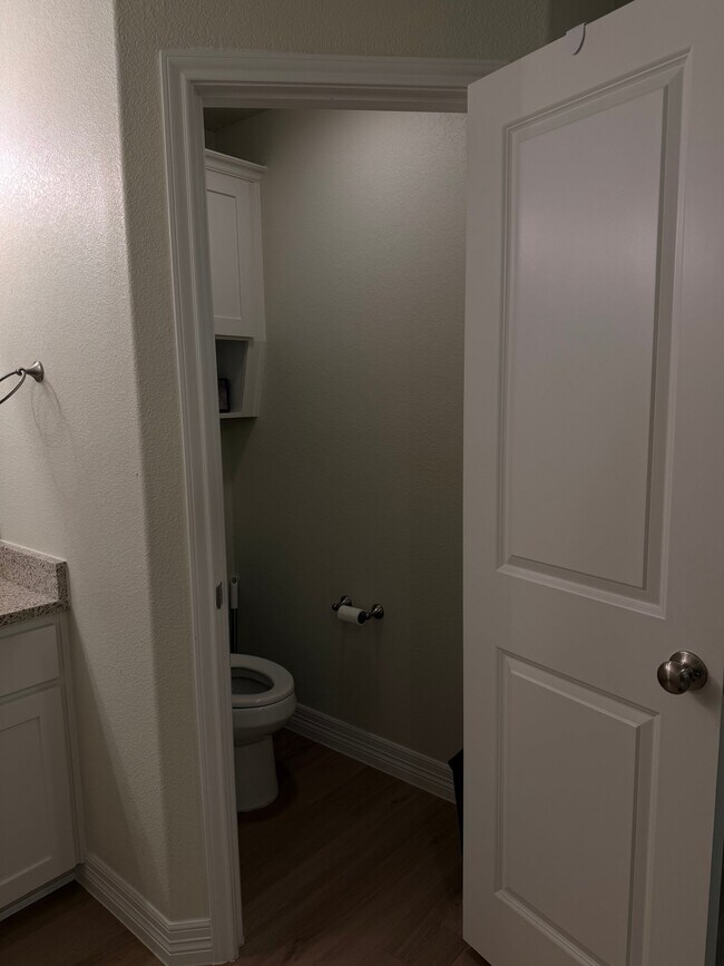 Building Photo - 318 Walking Stick Dr