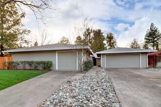 Building Photo - Fall Rental Available 9/1 – Stylish, Upgraded Duplex Near Covell Park