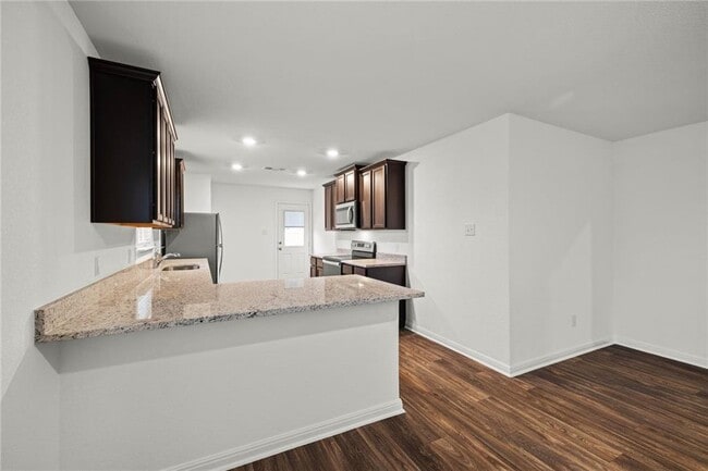 Building Photo - 101 Fairfax Ln