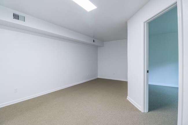 Building Photo - 1731 Donlee Dr