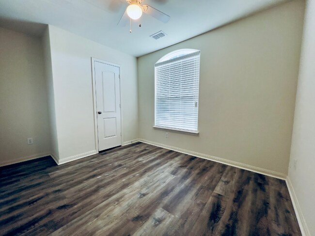 Building Photo - 1307 Tobin St