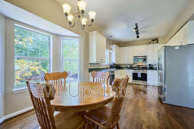 Building Photo - 430 Rosehaven Way