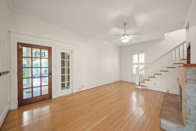 Building Photo - 406 Sul Ross St