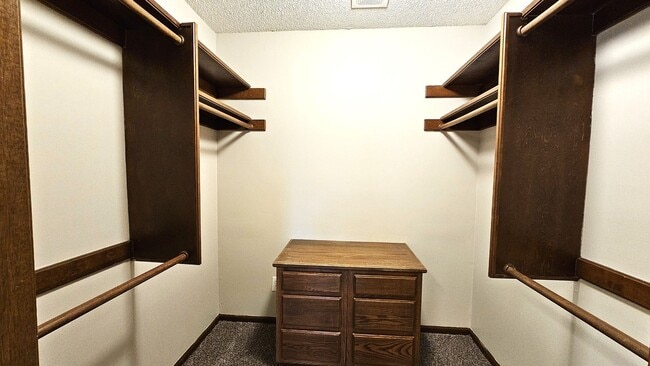 Building Photo - 2 Bedroom, 2 Bathroom with a Prime Location!