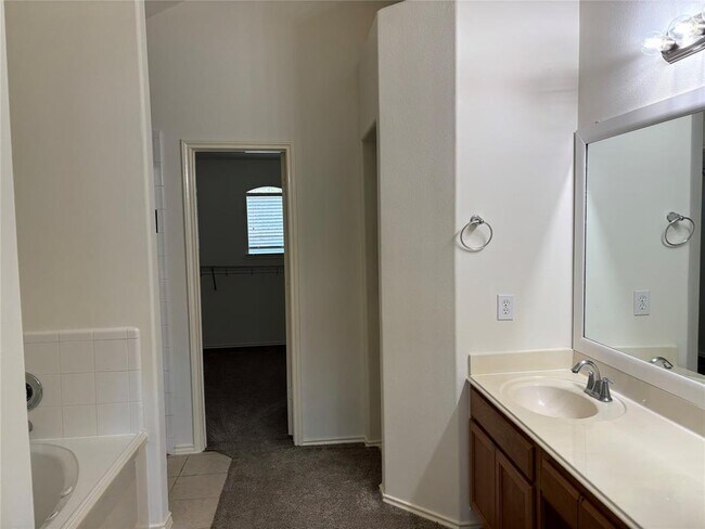 Building Photo - 21223 Colton Cove Dr