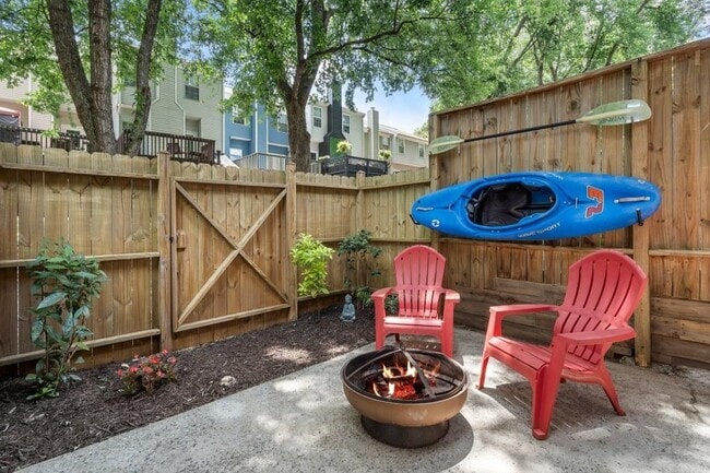 Building Photo - 906 Wedgewood Way