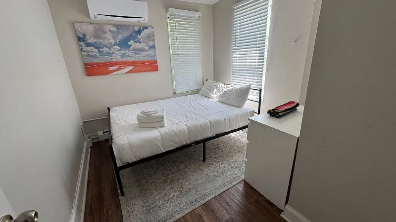 Building Photo - 135 S Ocean Ave