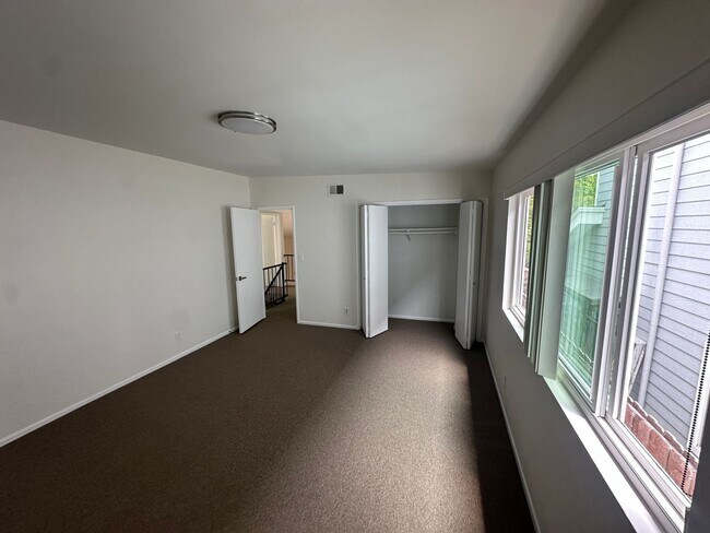 Building Photo - Charming Playa Del Rey Home with Spacious ...
