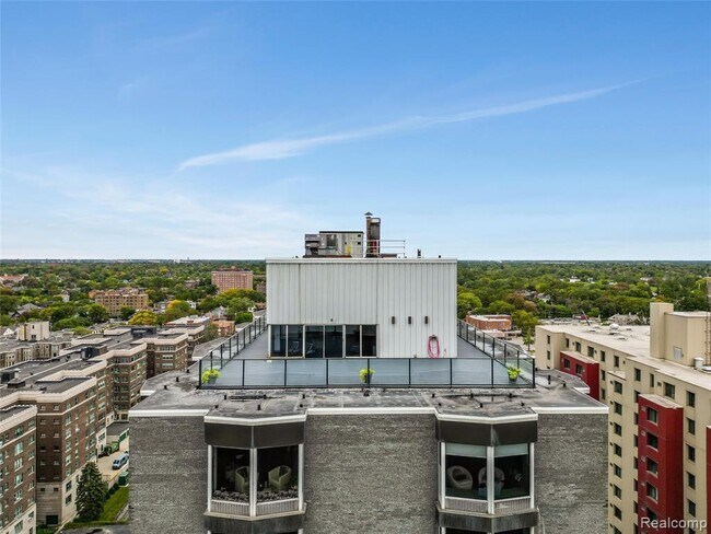 Building Photo - 8200 E Jefferson Ave