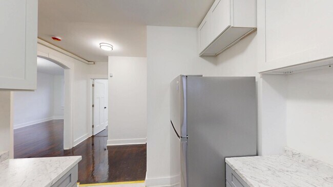 Building Photo - 2401 E 75th St