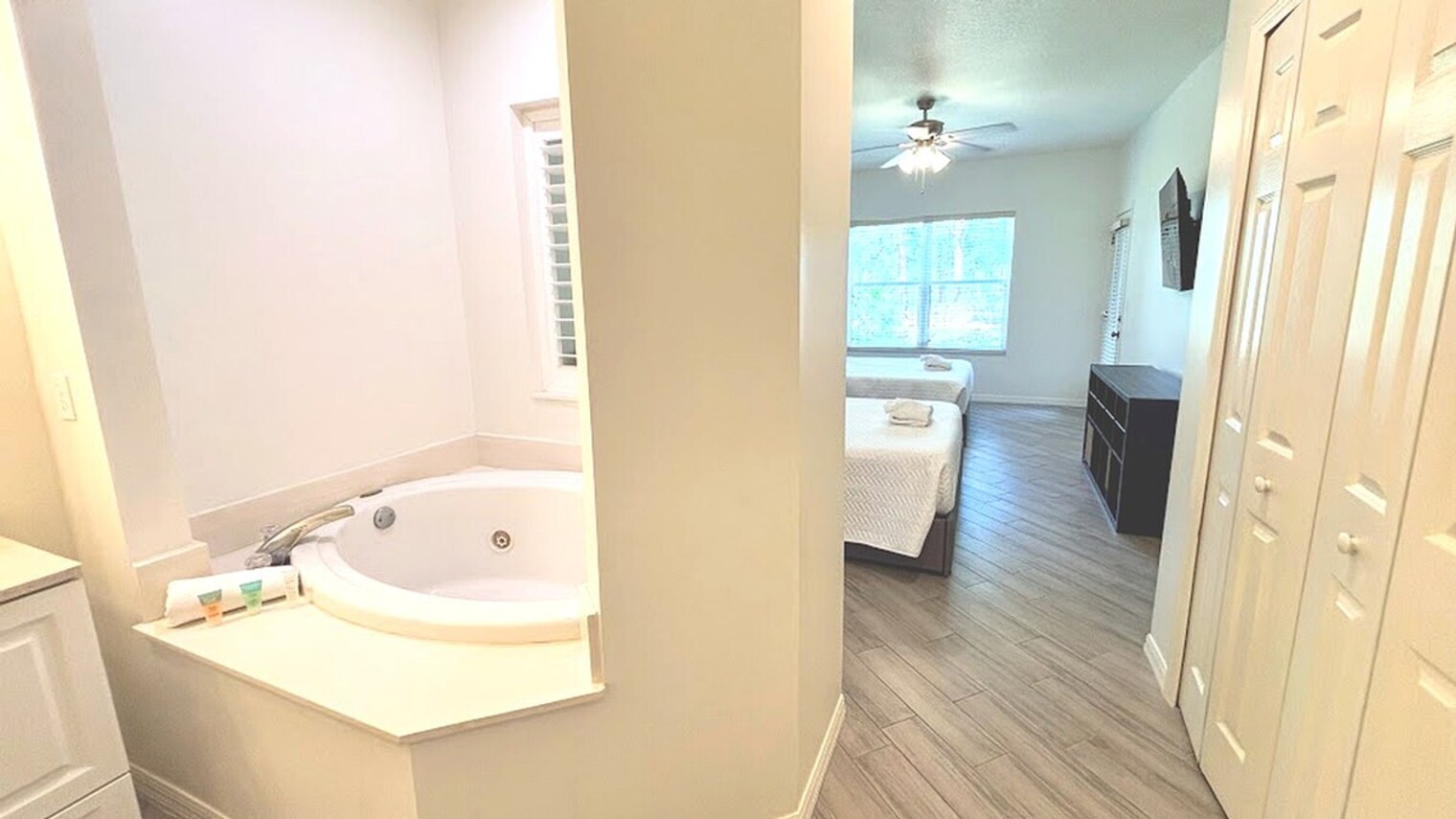 Building Photo - 9970 Perfect Dr