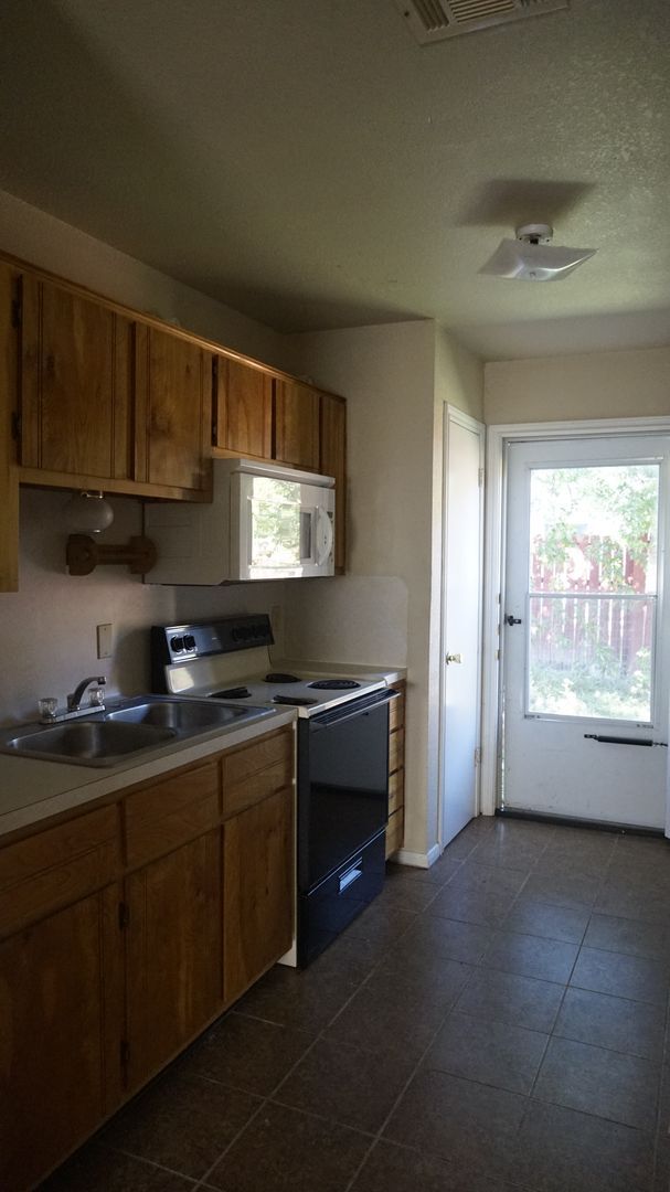 Building Photo - 310 W Washington Ave