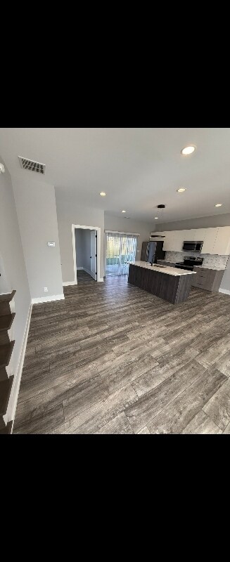 Building Photo - 420 Breezewood Dr