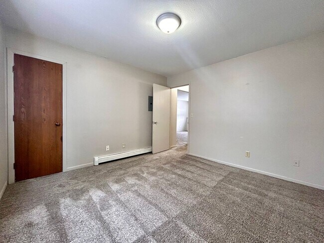 Building Photo - 3924 Kenowa Ave