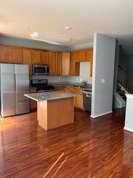 Building Photo - 9631 Athens Pl