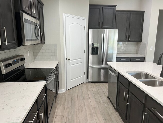 Building Photo - Great home in a gated community
