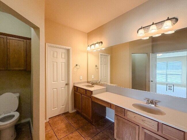 Building Photo - 3 bed, 2 Bath Home in North Fort Worth