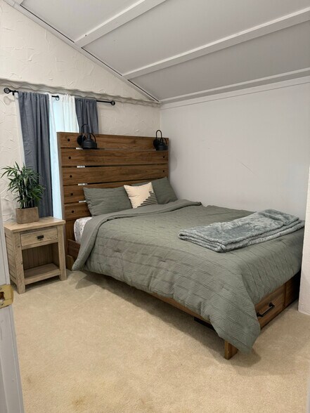 Building Photo - 704 Mystic View Rd