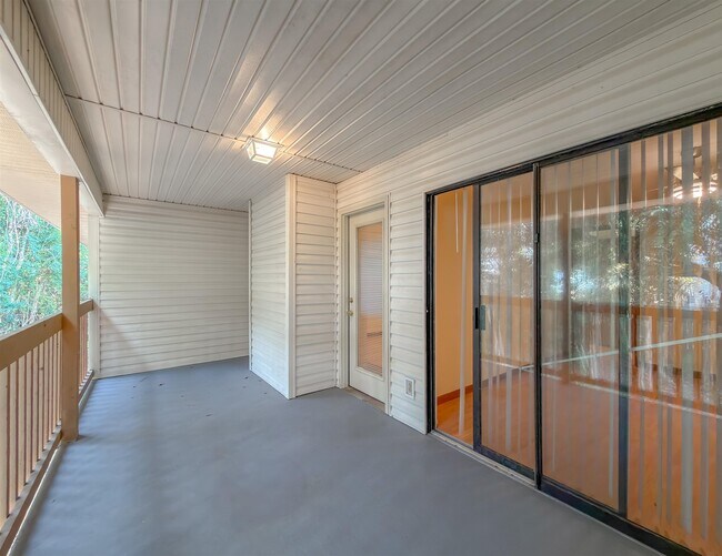 Building Photo - 1104 Greentree Ct