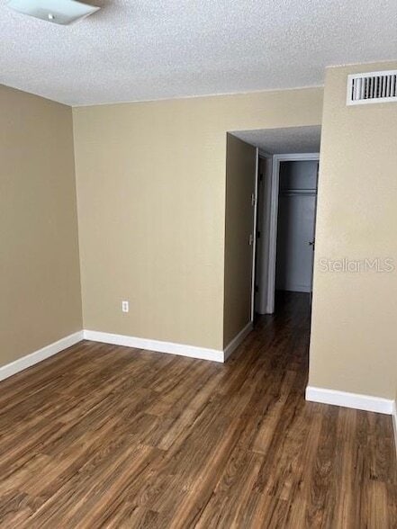 Building Photo - 452 Banyon Tree Cir