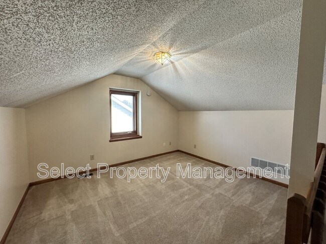 Building Photo - 7459 Montclair Dr